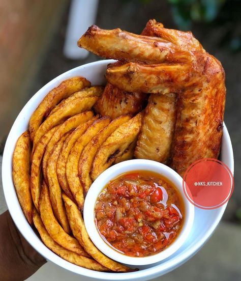 Plantain Breakfast, Fried Plantain, Ghana Food, African Recipes Nigerian Food, West African Food, Instagram Breakfast, Cooking Recipes Healthy, Nigerian Food, Plantains Fried