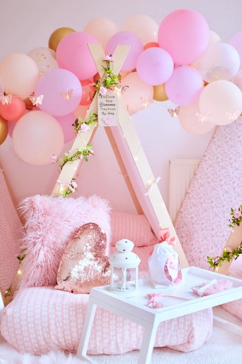 Kids Bedroom Organization Ideas, Teepee Tent Sleepover, Tent Sleepover, Girls Sleepover Party, Indoor Birthday Parties, Birthday Sleepover Ideas, Kids Bedroom Wall Decor, Slumber Party Birthday, Disney Princess Theme