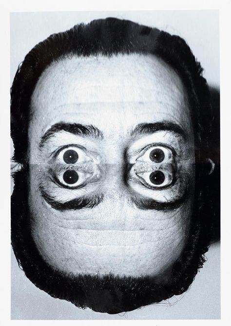 Weegee (Arthur Fellig), Salvador Dali, 1960. Paris. Via Koller Auctions Salvador Dali Art, Dali Art, Two Eyes, Afrikaanse Kunst, Surrealism Photography, Spanish Artists, Arte Obscura, Man Ray, Poses References