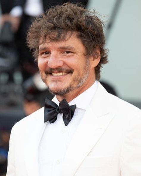 Throwback September 3rd 2022 Pedro at 79th Venice International Film Festival #Pedropascal #pedropascaledit #welovepedropascal #pedropascalfan #pedropascalfanaccount #massivetallent #dindjarin #themandalorian #agentwhiskey #oberynmartell #pedropascaldaily #redviper #hbothelastofus #narcos #javierpeña #pascalispunk Pedro Pascal Icons, Venice Film Festival 2022, Festival 2022, Weak In The Knees, Billy Idol, Venice Film Festival, Pedro Pascal, Celebrity Art, International Film Festival