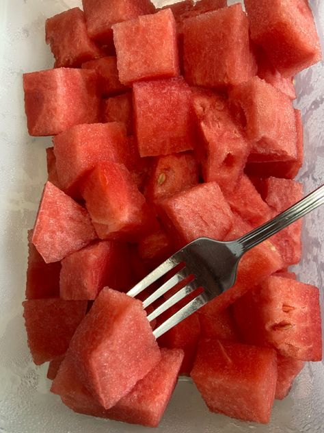 Watermelon Mixed Drinks, Healthy Food Menu, Healthy Food Motivation, Healthy Fruits, Food Obsession, Savoury Dishes, Pretty Food, Food Cravings, Mixed Drinks