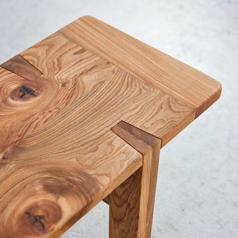 Tree Furniture Design, Console Table Oak, Wooden Bench With Back, Wood Bench Design, Breadboard Ends, Contemporary Bench, Oak Bench, Classic Farmhouse, Timber Furniture