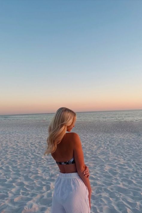 Beach Ocean Aesthetic, Beach Vacation Pictures, Summer Beach Pictures, Sommer Strand Outfit, Cute Beach Pictures, Cruise Pictures, Beach Instagram Pictures, Summer Poses, Ocean Aesthetic