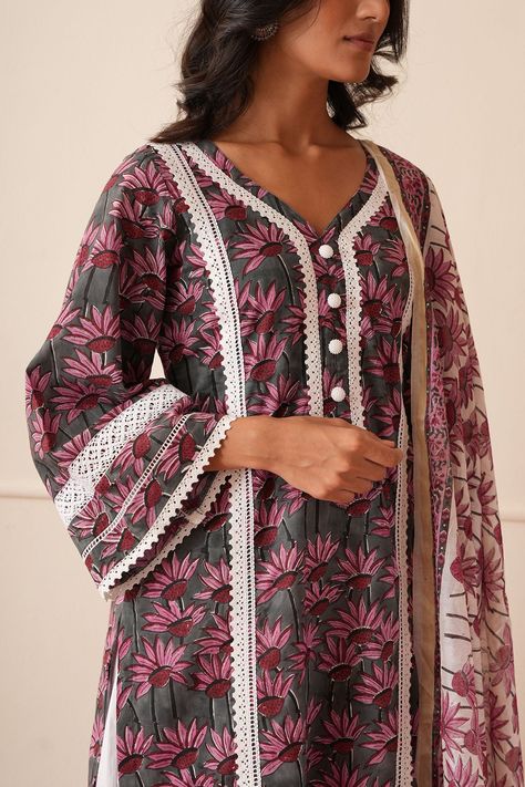 Laces Designs On Printed Suits, Lace Pattern Suits, Cotton Palazzo Suit Designs, Kurti Design With Lace Work, Lace Work Suit Design Pakistani, Broad V Neck Kurti Design, Simple Suit With Lace Design, Kurta With Lace Pattern, Printed Suit Stitching Design