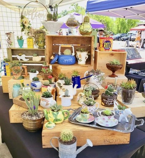 Plant Hanger Market Display, Plant Stall Ideas, Plant Sale Display, Plant Pop Up Shop, Flower Booth, Vendor Tent, Terrarium Stand, Flower Stall, Craft Fair Table