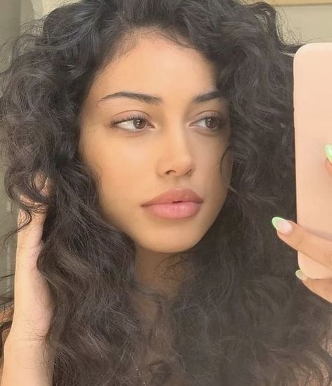 cindy kimberly Kimberly Hair, Golden Brunette, Cindy Kimberly, Model Aesthetic, Come Here, More Love, Pretty Face, Skin Moisturizer, Good Skin