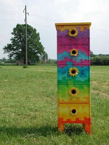 Sonnenblume | Flickr - Photo Sharing! Painted Bee Hives, Country Porches, Painted Tables, Southern Porches, Whimsical Furniture, Painted Chairs, Funky Painted Furniture, Funky Furniture, Rocking Chairs