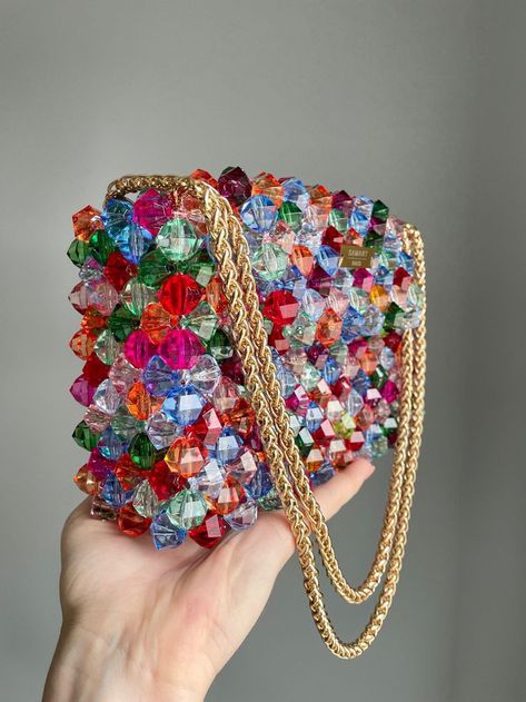 Pearl Bags Design, Beads Purse Diy, Handmade Beaded Bags, Beaded Bag Design, Diy Bead Bag, Crystal Beaded Bag, How To Make Pearl Bag, Diy Beaded Purse, Beaded Bag Pattern