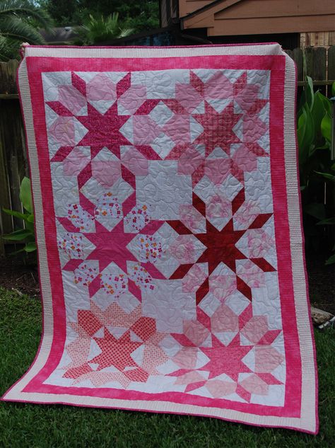 Swoon in pinks quilt...pretty for a young lady. Swoon Quilt, Ribbon Quilt, Quilting Board, Circle Quilts, Rose Quilt, Childrens Quilts, Cute Quilts, Pink Quilts, Star Quilts