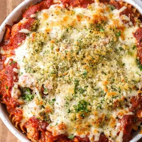 Homemade Chicken Spaghetti - Spend With Pennies Freezable Casseroles, Deep Dish Pizza Casserole, Recipe Casserole, Casserole To Freeze, Easy Chicken Casserole Recipes, Chicken Casserole Easy, Freezable Meals, Chicken Parmesan Casserole, Slow Cooker Breakfast