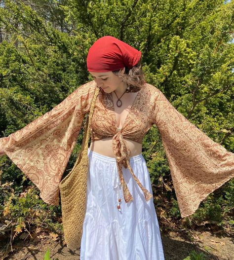 Colleen on Instagram: “Gotta love a bell sleeve, am I right?” Hippie Bell Sleeve Dress, Bell Sleeves Shirt, Bell Sleeve Shirts, Diy Bell Sleeve Top, Bell Sleeves Outfit, Bell Sleeve Top Outfit, Hippy Outfits, Bell Sleeve Outfit, Headscarf Ideas