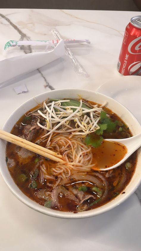 I love pho
#pho #vietnamesefood Homemade Pho, Soul Food Dinner, Vietnamese Recipes, Food Platters, Soul Food, Good Eats, Good Food, Dinner Recipes, I Love