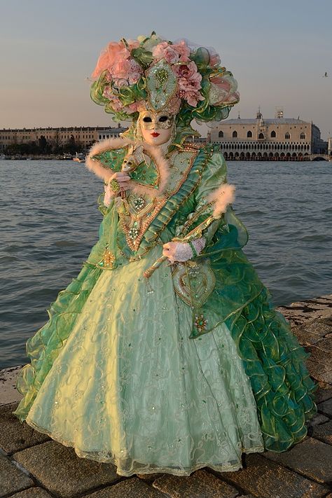 Venetian Costumes, Venetian Costume, Venice Carnivale, Venice Carnival Costumes, Costume Venitien, Carnaval Costume, Venice Mask, Venetian Carnival Masks, Carnival Of Venice