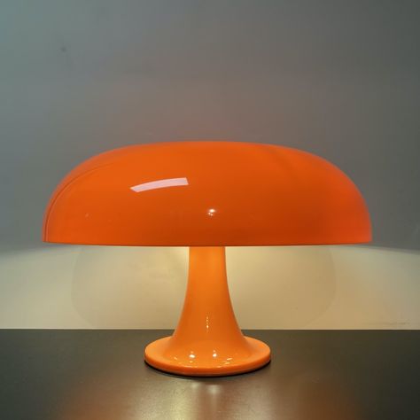 Listed on VNTG.com: Table Lamp Nesso by Giancarlo Mattioli for Artemide, 60s | #vntg #vintage Mid Century Eclectic, Antique Table Lamps, Classic Desk, Classic Lighting, Big Table, Retro Interior, Antique Interior, Mushroom Lamp, The 60s