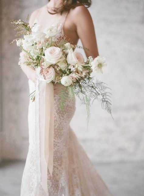 Modern industrial meets chic organic style via Magnolia Rouge Bouquet Pastel, Elegant Wedding Bouquets, Inbal Dror, Bouquet Bride, Romantic Bouquet, Braut Make-up, White Wedding Bouquets, Organic Wedding, Wedding Flower Inspiration