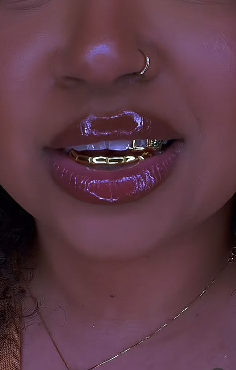 Teeth Jewels, Gold Teeth Grills, Gold Teeth Grillz, Good Teeth, Girl Grillz, Teeth Grills, Teeth Gems, Dental Jewelry, Pretty Teeth