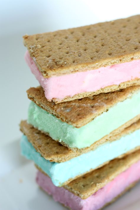 Pastel Ice Cream Sandwiches. Easter Ice Cream, Easy Easter Desserts, Colorful Ice Cream, Love Ice Cream, Ice Cream Sandwiches, Ice Cream Treats, Easter Dessert, Ice Age, Easter Cakes