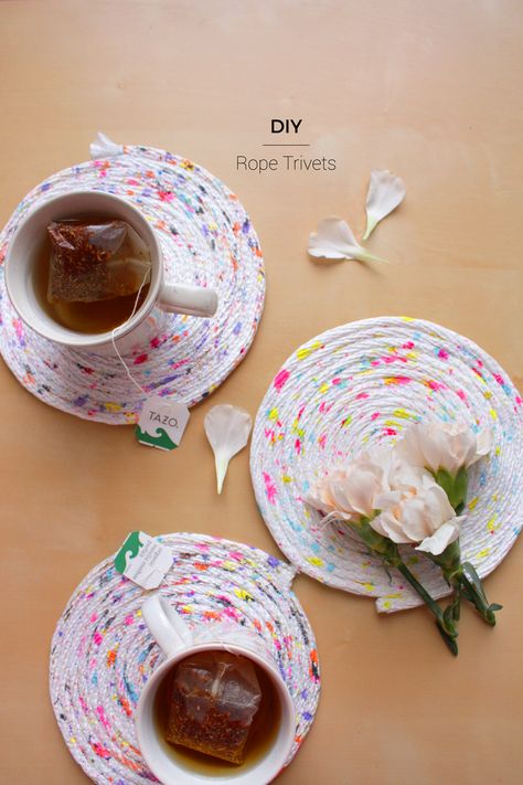 Using acrylic paint and leftover rope, DIY these beautiful and easy trivets. Or make placemats, coasters or storage bins using this method! Rope Trivets, Diy Rope Design, Rope Bowls, Crafting Corner, Sewing Tricks, Rope Diy, Summer Play, Accessories Inspiration, How To Make Coasters