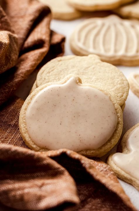 Everyday Cookies, Pumpkin Spice Sugar Cookies, Easy Royal Icing Recipe, Spice Sugar Cookies, Fall Goodies, Cut Out Cookie Recipe, Festive Recipes, Pumpkin Sugar Cookies, Soft Cut