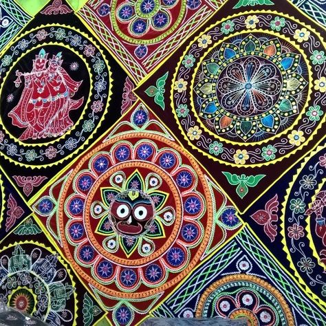 Pipli Applique Work, Pipli Art, Mandala Wall Art Murals, Stitching Photos, Live And Let Live, Applique Art, Applique Work, Art Painting Tools, Mandala Artwork