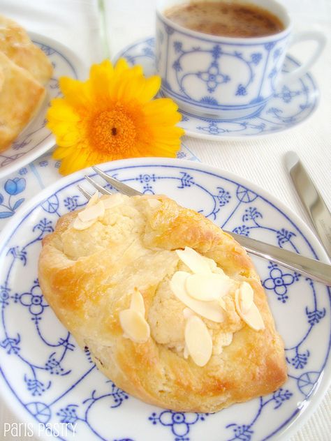 Almond Danish Pastry | Flickr - Photo Sharing! Almond Sweets, Almond Danish, Paris Pastry, Easy Ethnic Recipes, Scandinavian Recipes, Danish Pastries, Spanish Foods, Almond Pastry, Danish Pastry