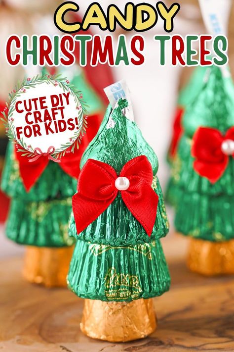 Candy Christmas Trees made from foil-wrapped chocolates stacked and decorated with red bows and pearls. A wreath-shaped badge reads "Cute DIY Craft for Kids!" Text overlay says "Candy Christmas Trees." Christmas Tree Treats, Candy Christmas Trees, Homemade Gift Idea, Christmas Tree Food, Candy Trees, Candy Cane Sleigh, Candy Christmas Tree, Hershey's Kisses, Christmas Tree Tops