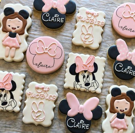 Ally's Cookies (@allyscookies) posted on Instagram: “Oh Twodles! 💕 . . . #allyscookies #cookies #decoratedcookies #royalicingcookies #royalicing #customcookies #cookiedecorating…” • Mar 18, 2021 at 10:48pm UTC Minnie Mouse Oh Twodles Cookies, Simple Minnie Mouse Party Decorations, Minnie Second Birthday, Minnie Mouse Cookies 1st Birthday, Minnie Mouse 2nd Birthday Cookies, Oh Twodles Birthday Girl Cookies, Minnie Mouse Decorated Cookies, Minnie Cookies Decorated, Oh Twodles Birthday Cookies