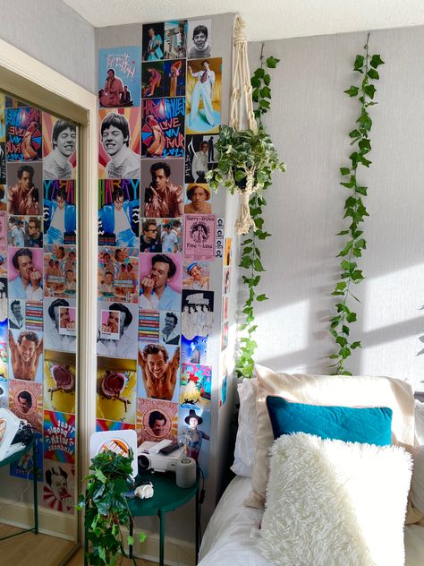 Harry Styles Themed Room, One Direction Room, Aesthetic Harry Styles, Very Aesthetic, Room Cute, Cute Bedroom Ideas, Pinterest Room Decor, Indie Room, Teen Room Decor