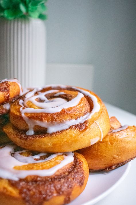 Cinnamon Snails, Cinnamon Buns Recipe, Bake Sweets, Danish Pastry, Buns Recipe, Cinnamon Rolls Recipe, Food Dessert, Cinnamon Buns, Instant Yeast