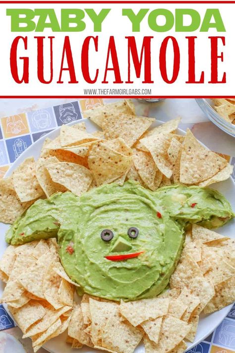 Whether it's Cinco de Mayo or Star Wars day, this Baby Yoda Guacamole Platter is the fun entertaining recipe that Star Wars fans will think is out of this world. Everyone loves an easy guacamole recipe and this one is perfect for the Baby Yoda fans in your life. Guacamole Platter, Decoracion Star Wars, Yoda Party, Diy Cinnamon, Star Wars Theme Party, Star Wars Food, How To Make Guacamole, Easy Guacamole, Star Wars Birthday Party