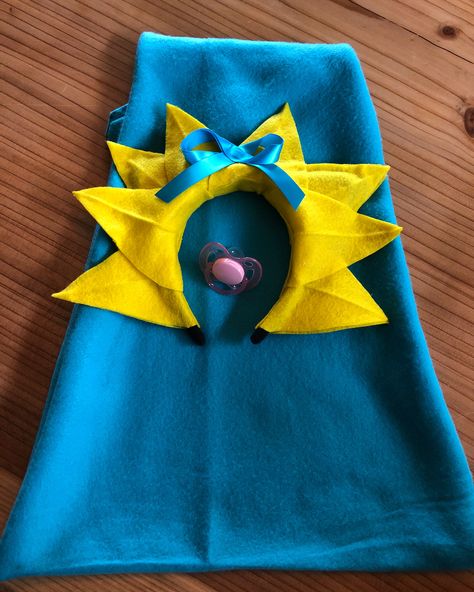 Maggie Simpson costume DIY Moana Diy Costume, Bart Simpson Costume, Moana Diy, Simpson Costume, Coraline Halloween Costume, Simpsons Costumes, Simpsons Party, Simpsons Halloween, Maggie Simpson