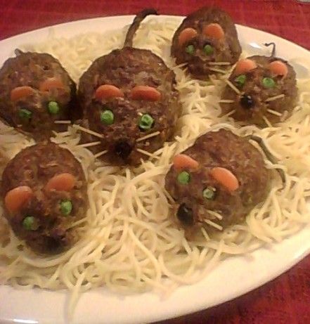 Scary Halloween Food, Mini Meatloaves, Recetas Halloween, Halloween Punch, Halloween Fruit, Freeze Greens, Dinner Guests, Halloween Dinner, Dinner Guest