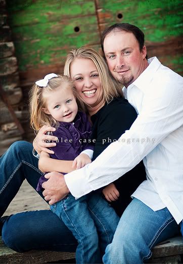 Summer Family Photos, Family Portrait Poses, Family Picture Poses, Family Photo Pose, Fall Family Pictures, Family Inspiration, Family Of Three, Family Portrait Photography, Photographs Ideas