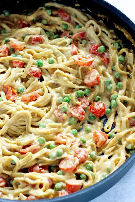 Alfredo With Peas, Vegetarian Alternatives, Vegan Fettuccine, Vegan Fettuccine Alfredo, Pastas Recipes, Pasta Recipes Alfredo, Pasta Meals, Vegetarian Menu, Roasted Cherry