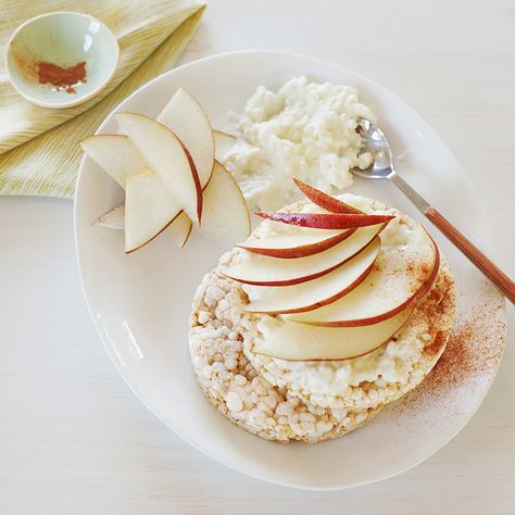 Looking to make a great meal without cooking a ton? Our Cottage Cheese and Pear Rice Cakes recipe is perfectly portioned for one and simple to make. Cheese Rice Cakes, Rice Cakes And Cottage Cheese, Cottage Cheese On Rice Cake, Single Serve Cottage Cheese Pancakes, Rice Cake Calories, Rice Cakes Recipe, Meal For One, Breakfast Protein, Rice Cake Recipes