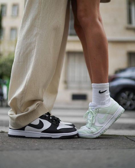 Nike Couple Goals, Couple Shoes Pictures, Matching Shoes For Couples, King Shoes, Couple Sneakers, Troy Bolton, Shoes Fashion Photography, Shotting Photo, Couple Shoes