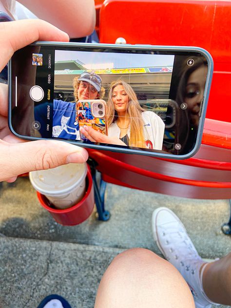 Picture of friends at a baseball game red sox Aesthetic Baseball Game Pics, Nfl Game Instagram Pictures, Baseball Game Pictures Instagram Couple, Stadium Couple Pictures, Basketball Game Couple Pictures, Baseball Game With Friends, Baseball Game Aesthetic Pictures, Baseball Instagram Pictures, Baseball Game Instagram Pictures