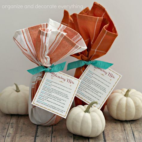 Blessing Mix Recipe, Halloween Hostess Gifts, Thanksgiving Blessing, Fall Hostess Gifts, Hostess Gift Ideas, Hostess Gifts Thanksgiving, Thanksgiving Hostess, Thanksgiving Favors, Easy Thanksgiving Crafts