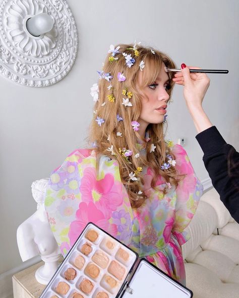 Selkie ™ on Instagram: “@laurengottmakeup plays with her palette on muse @baileyhornacek 🌼 some little 60s numbers coming to you today, Fleur De Lune, 1PM PST 🌸…” Eccentric Style, Photoshoot Concept, Hair Reference, Changing Seasons, Divine Feminine, Hair Day, Cute Hairstyles, Photography Inspiration, Muse