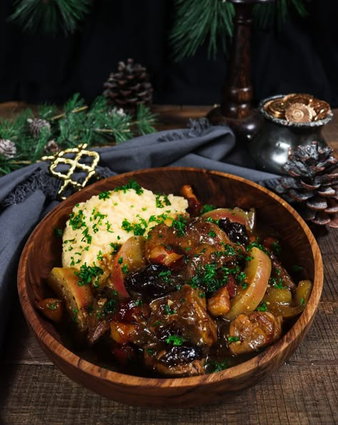 Pork Stew with Bacon, Apples, and Prunes - Rhubarb & Lavender Lotr Marathon, Marathon Food, Hobbit Food, Lotr Party, Wild Mushroom Soup, Cozy Food, Winter Deep, Creamy Mash, Rustic Recipes