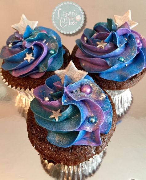 Galaxy Candy Bar, Galaxy Cupcakes Frostings, Astrology Cupcakes, Galaxy Sweet 16 Party Ideas, Space Cupcakes Birthday, Galaxy Cake Birthday Girl, Galaxy Centerpiece Ideas, Celestial Cupcakes, Celestial Birthday Cake