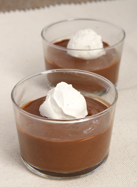 Double Chocolate Pudding is pure comfort food. And it's so simple to make with a short list of ingredients! - Bake or Break Protein Powder Jello Pudding, High Protein Chocolate Pudding, Low Calorie Chocolate Pudding, Low Calorie Pudding, Protein Powder Pudding, Healthy Pudding, Chocolate Pie With Pudding, Homemade Chocolate Pudding, Chocolate Pudding Recipes