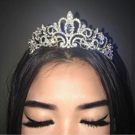 Tiara, A Woman, Beauty