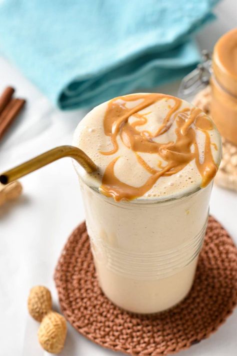 Let's make a creamy Peanut Butter Smoothie without Banana with the thickest texture but less sugar and carbs for a guilt-free summer smoothie. Greek Yogurt Brownies, Smoothie Without Banana, Honey Peanut Butter, Almond Butter Smoothie, Smoothie Flavors, Chocolate Peanut Butter Smoothie, Healthy Greek Yogurt, Sweet As Honey, Coconut Peanut Butter