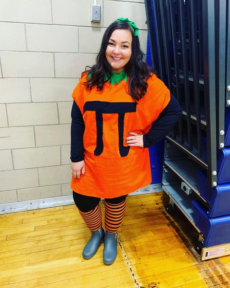 Pumpkin Pi costume! I teach middle school Math!  💕 #mathteachercostume #teacher #middleschool #pumpkin #halloween #pi #marh Pumpkin Pi Costumes, Middle School Teacher Halloween Costumes, School Staff Halloween Costume Ideas, Idiom Costumes For School, Teacher Halloween Costumes Group, Halloween Costumes For Teachers, Costumes For Teachers, Vocabulary Parade, School Halloween Costumes