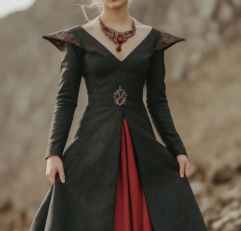 Targaryen Dresses Aesthetic, House Of The Dragon Clothes Aesthetic, House Targaryen Clothes, House Of The Dragon Inspired Outfits, House Of The Dragon Fashion, House Of The Dragon Clothes, Targaryen Outfit Dresses, Targaryen Dress Aesthetic, House Of The Dragon Dresses