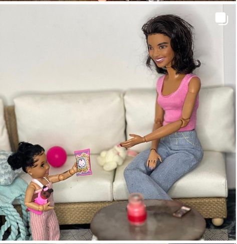 Barbie Family Photoshoot, Barbie Houses, Barbie Happy Family, Barbie Collector Dolls, Barbie Diorama, Barbie Fashionista Dolls, Barbie Family, Barbie Doll House, Doll Family