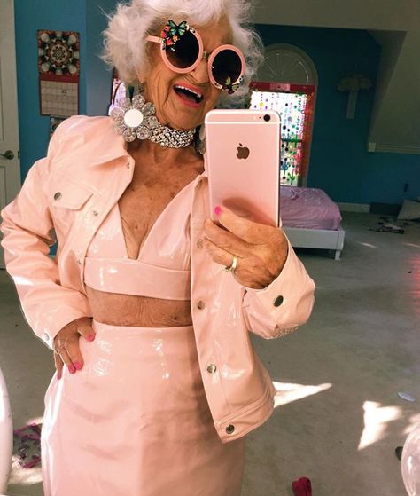 Baddie Winkle, Boho Patio, Advanced Style, Beautiful Dresses For Women, 50 Style, Over 50 Womens Fashion, 인물 사진, Porch Ideas, Fashion Over 50