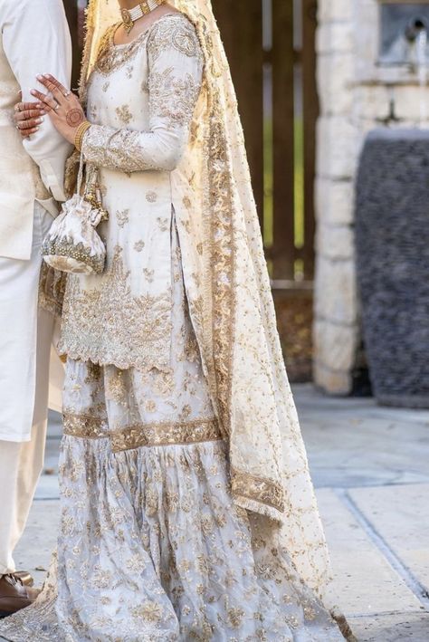 White Gharara Pakistani Bridal, Gold Nikkah Outfit, Nikkah Bride Dress, Nikkah Outfit, Pakistani Makeup, Nikkah Bride, Nikah Outfit, Indian Bridesmaid Dresses, Nikah Dress