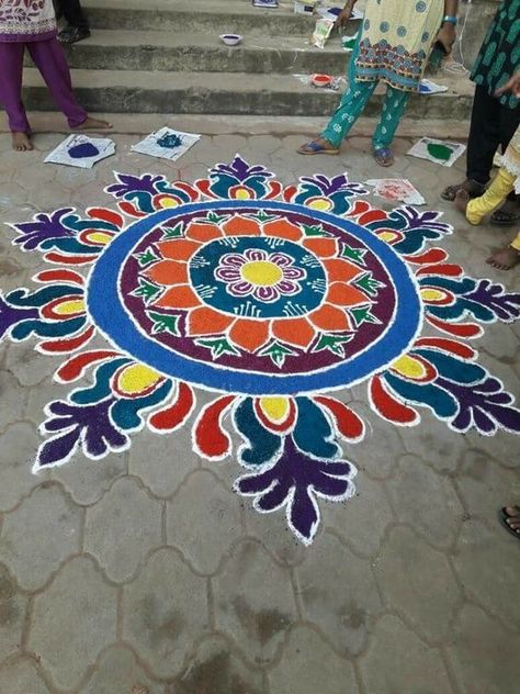 New Year Muggulu Designs, Painting Rangoli Design, Best Rangoli Designs, New Year Muggulu, Best Rangoli, Rangoli Designs For Diwali, Rangoli Designs Simple, Peacock Flower, New Year Rangoli